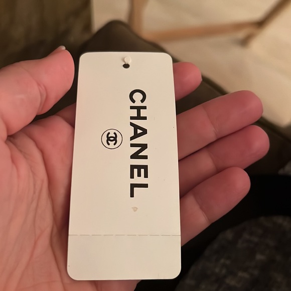 Large Chanel handbag, pet & smoke free home. Wore it a handful of times. - Picture 4 of 12